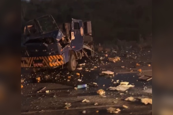 Bandidos Explodem Carro Forte Na Ba E Motorista Filma Momento Da