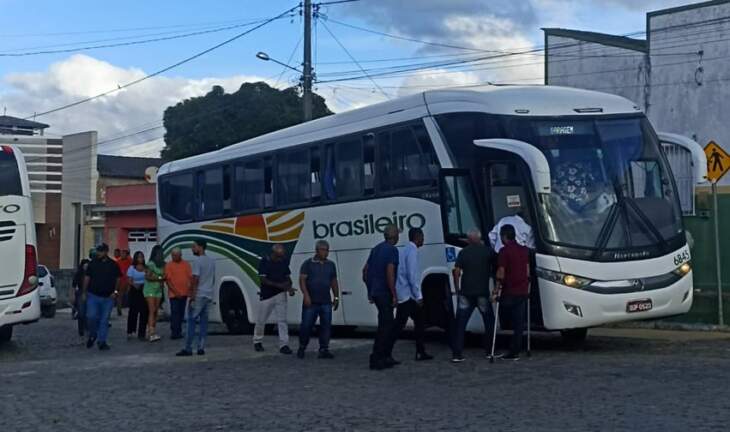 Potiraguá Ônibus vazios que foram para aniversário de Neto Carleto